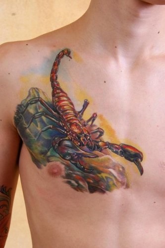 Faceți un tatuaj cu scorpion