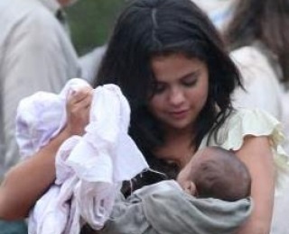 Selena Gomez a devenit mamă (fotografie)