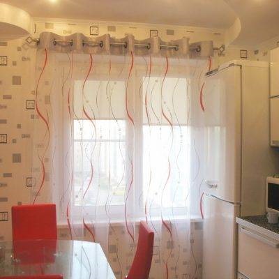 Perdele pentru bucătărie în stilul de idei de înaltă tehnologie pentru decorare