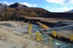 A Chuya és a Katun Mountain Altai összefolyása A Chui ösvény mentén haladva