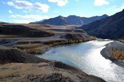 Confluenta dintre muntii Chuya si Katun Altai Calatorind de-a lungul traseului Chui