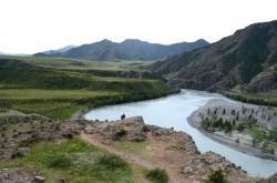 A Chuya és a Katun Mountain Altai összefolyása A Chui ösvény mentén haladva