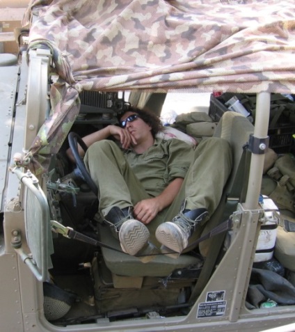 A katona alszik, és a szolgáltatás be van kapcsolva, si vis pacem, para bellum!