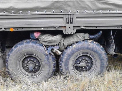 Soldatul este adormit, iar slujba este pe, și vis pacem, para bellum!