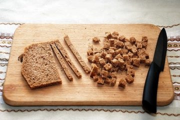 Szárított kenyér fokhagymával szárított rozskenyérből