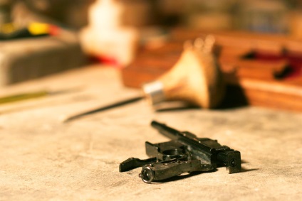 Arma miniaturală de calibru ultra-mic, o mecanică populară în revistă
