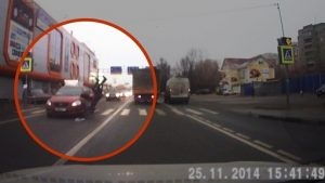 Șoferul a bătut un autobuz pietonal • alexeya nikolaeva