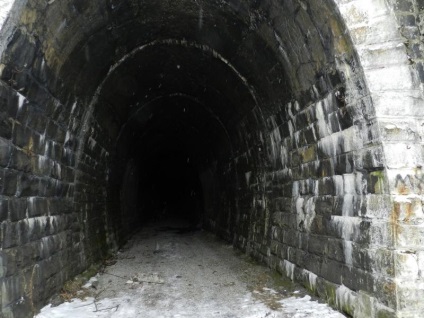 Tunelul abandonat între st.