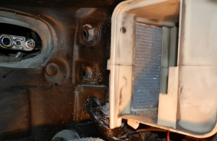 Înlocuirea radiatorului încălzitorului de la nissan cefiro, autozona54
