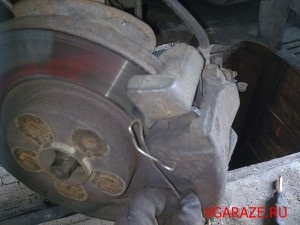Înlocuirea garniturii de etanșare cu ulei din alfa Romeo 156, repararea autovehiculului