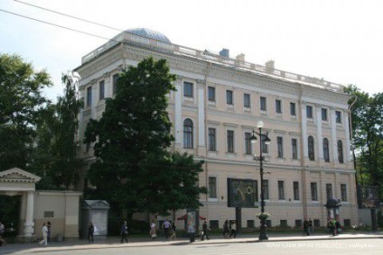 Palatul Anichkov - plimba prin Petersburg