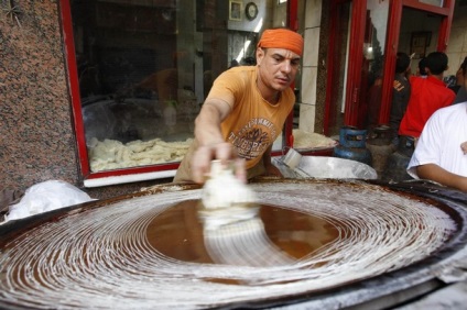 A kenyér arab ízessége az otthoni kadif tesztből, ízlése