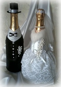 Decorarea sticlelor de șampanie pentru nunta de la copacul decorului de studio de miere
