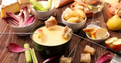 Fondue - rețete pentru ciocolată, brânză, caramel și fructe de fructe la domiciliu