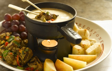 Fondue - rețete pentru ciocolată, brânză, caramel și fructe de fructe la domiciliu