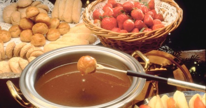 Fondue - rețete pentru ciocolată, brânză, caramel și fructe de fructe la domiciliu