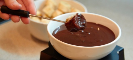 Fondue - receptek csokoládé, sajt, karamell és gyümölcsfondue otthon