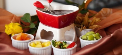 Fondue - rețete pentru ciocolată, brânză, caramel și fructe de fructe la domiciliu