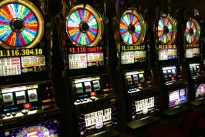 Hogyan biztonságos pénzt keresni a szerencsejáték-gépekből?