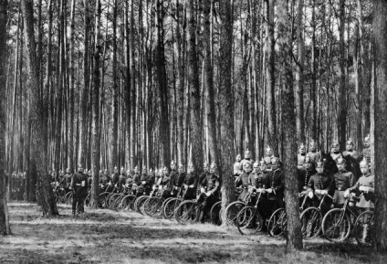 Cum au folosit bicicletele în război, șapte ruse