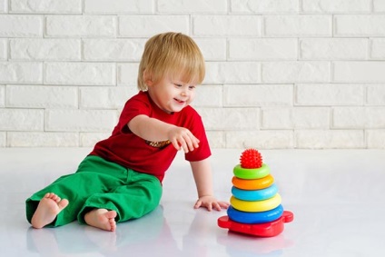 Cum să înveți un copil să se joace în mod independent