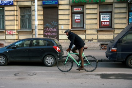 Cum să te îmbraci în sfaturi de iarnă pentru bicicliști, cu bicicleta la St. Petersburg
