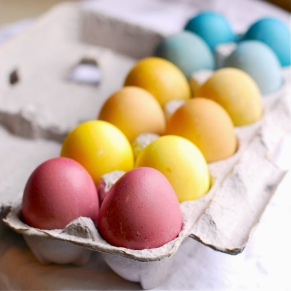 Cum să coloreze ouăle de Paști într-un mod original