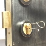 Cum să deschideți ușa dacă blocajul este blocat (se sparge că nu)