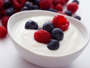 Cum să pregătiți iaurtul cu fructe