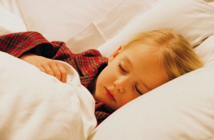 Cum să dormi un copil când tuse