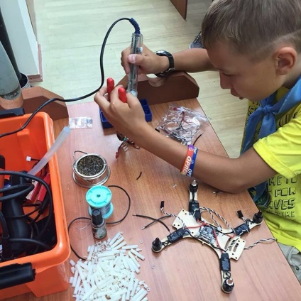 Cum se distrează copiii ruși în taberele de vară