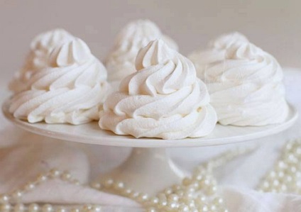 Hogyan készítsünk meringust a sütőben otthon, a receptet főzéshez levegő meringue