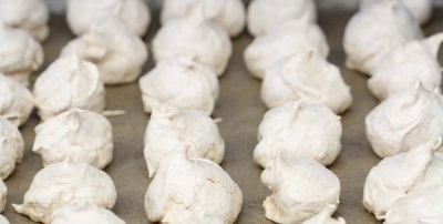 Hogyan készítsünk meringust a sütőben otthon, a receptet főzéshez levegő meringue