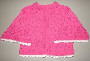 Bluza pentru un nou-născut cu ace de tricotat cu un model și exemple