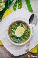Supă de pui cu mazare verde și ouă
