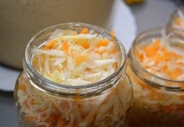 Sauerkraut într-un borcan