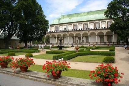 Palatul de Vara al Reginei Anne (belvedere) (descriere letohradek kralovny anny) si fotografii