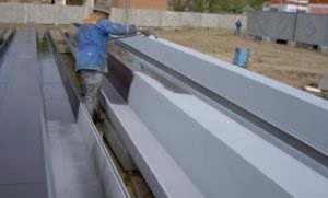 Cel mai bun grund pentru metal pe rug pentru lucrări în exterior - durabilitate maximă