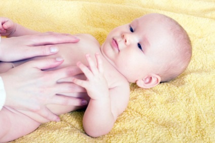 Masszázs csecsemők számára magas vérnyomással, masszázsával