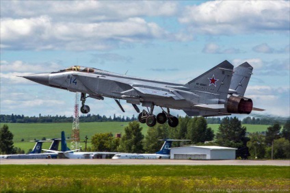 Migi-31 la falconul aeronavei din Perm - revizuire militară