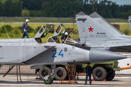 Migi-31 la falconul aeronavei din Perm - revizuire militară