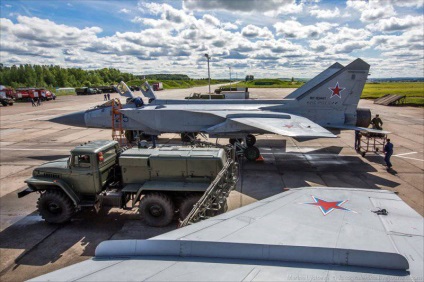 Migi-31 la falconul aeronavei din Perm - revizuire militară