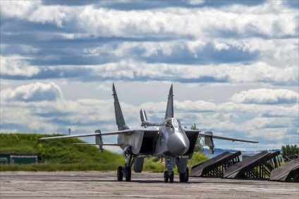 Migi-31 la falconul aeronavei din Perm - revizuire militară