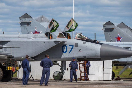 Migi-31 la falconul aeronavei din Perm - revizuire militară