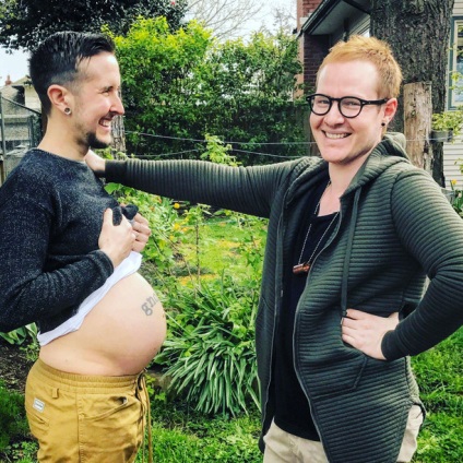 Bărbatul transgender a dat naștere unui copil și este fericit