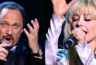 La un concert dedicat memoriei unui iubit, Lara Fabian nu putea să cânte, apoi sala a început să cânte în loc de ea!