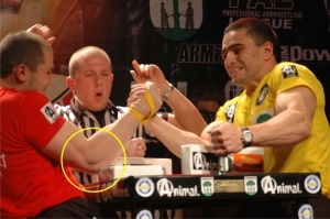 Az arm-wrestling ruhák és sérülések alapjai # # fegyverport # fegyverport #