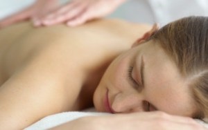 Principalele tehnici de masaj constau în frecare, frecare, frământare și vibrații
