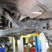 Repararea sistemului de frânare, înlocuirea plăcuțelor de frână și a discurilor Ford Mondeo într-o rețea de centre de îngrijire a autovehiculelor