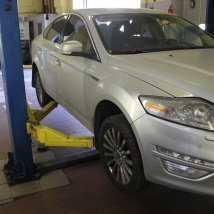 A fékrendszer javítása, a Ford Mondeo fékbetétek és tárcsák cseréje autóápolási központok hálózatában